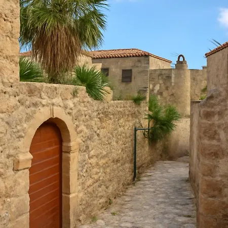 Menexes 3* Monemvasia